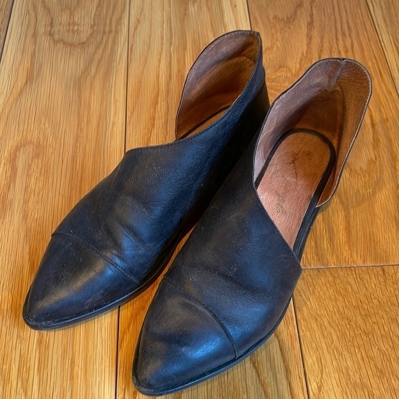 Free People | Flat Royale Black Slip Ons Size 37.5 Flaw - Picture 2 of 5